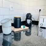 Cozy - Balcony & Sea View Апартаменти *