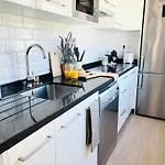 Cozy - Balcony & Sea View Апартаменти *