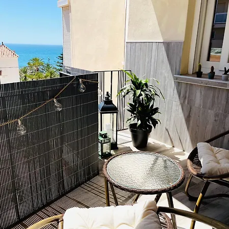 Sea View Apartment, 100m To Beach, Sunrise Balcony & Pool Фуэнхирола