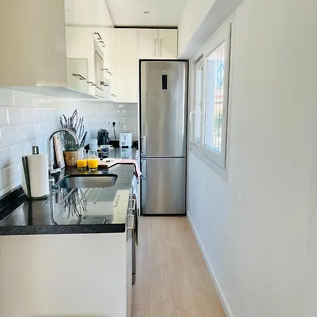 Sea View Apartment, 100m To Beach, Sunrise Balcony & Pool Апартаменты Фуэнхирола