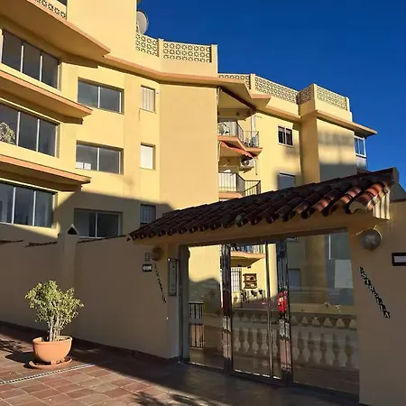 Sea View Apartment, 100m To Beach, Sunrise Balcony & Pool Апартаменты Фуэнхирола