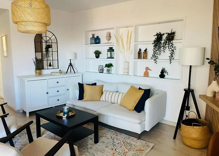 Cozy - Balcony & Sea View Apartment